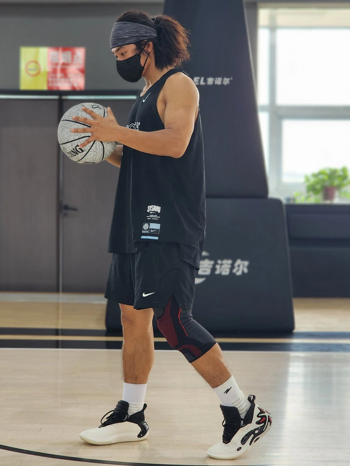 今晨体能课后;夏洛特黄蜂远射贴柱备战欧联;压力陡增;资深球员宣示担当的简单介绍 今晨体能课后;夏洛特黄蜂远射贴柱备战欧联;压力陡增;资深球员宣示担当的简单介绍